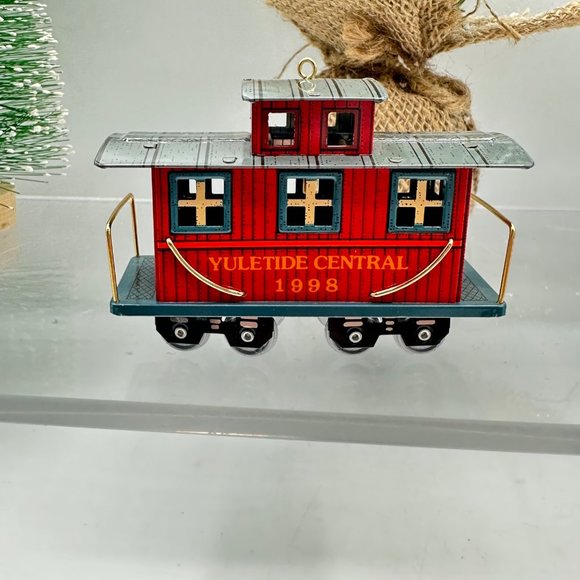 Hallmark Keepsake Ornament Tin Yuletide Century Collectors Series Train Caboose - Picture 2 of 6
